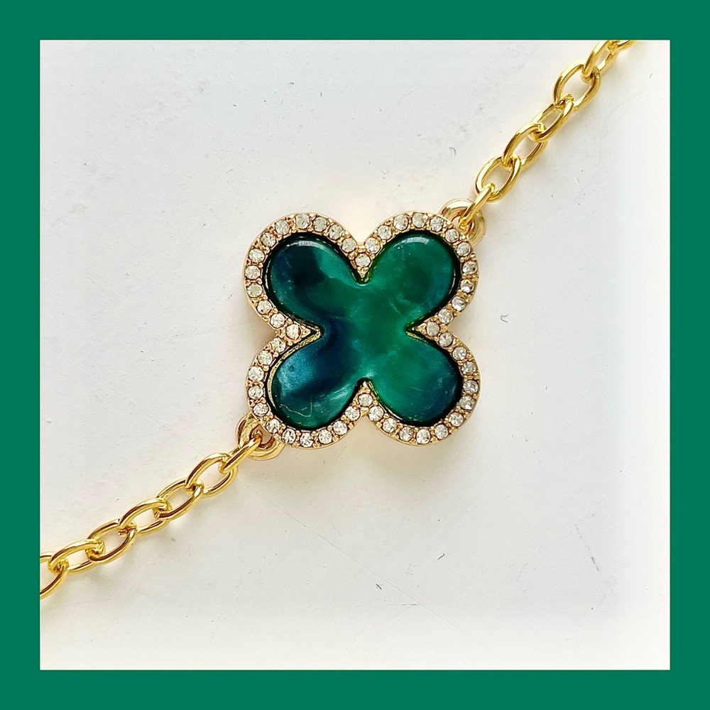🍀🍀🍀VAN CLEEF STYLE ANN TAYLOR GREEN GOLD CLOVER CROSS PENDANT ON NECKLACE